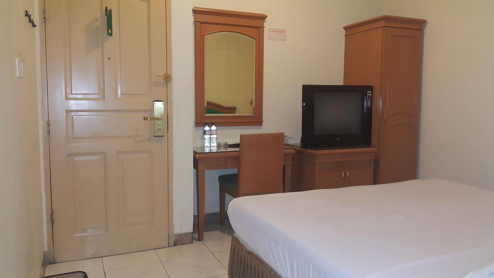 Hotel Maricaya Makassar Kültér fotó
